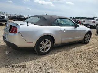 2012 Ford Mustang V6 z VIN 1ZVBP8EM8C5207416, wystawiony jako Copart lot #57823615 z przebiegiem 162 286 mil mil oraz Szkoda całkowita • Salvage title. Historia ofert i sprzedaży dostępna na DreamBid. Obrazek 3.