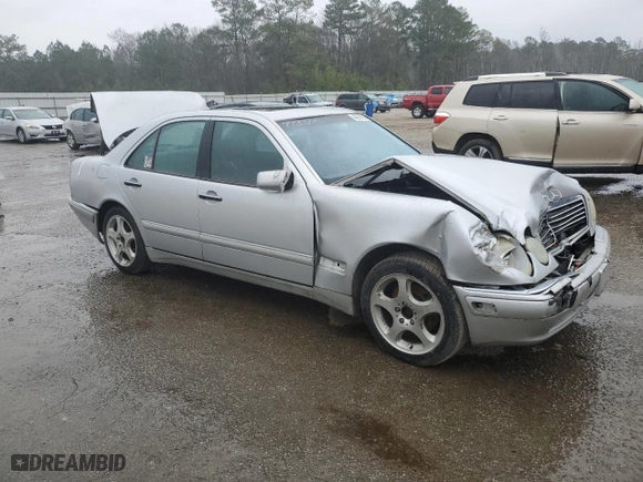 1999 Mercedes-Benz E-Class with VIN WDBJF70H7XA773312, listed as a Copart auction lot 43809765 with 200,204 mi miles and Salvage Title. Bid and sale history available at carsss.com. Image 4.