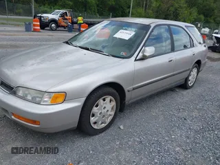1996 Honda Accord LX with VIN 1HGCE1820TA007024, listed as a IAAI auction lot 42173518 with 236,276 mi miles and . Bid and sale history available at carsss.com. Image 2.
