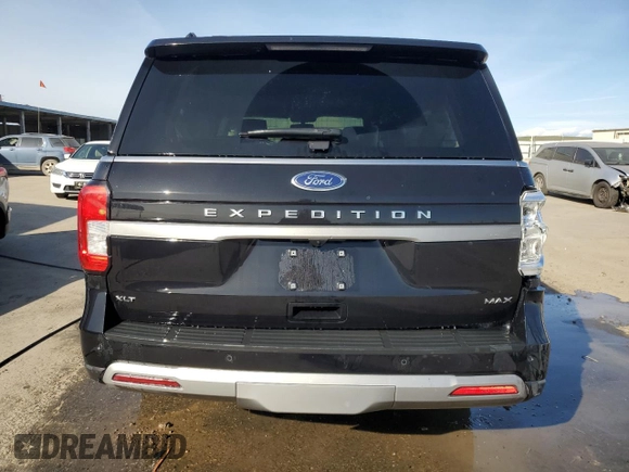 2024 Ford Expedition Max XLT with VIN 1FMJK1J87REA04437, listed as a Copart auction lot 45024725 with 32,368 mi miles and Salvage Title. Bid and sale history available at DreamBid. Image 6.