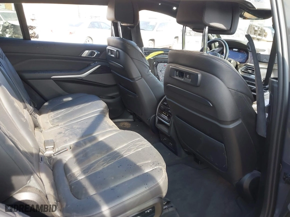 2022 BMW X7 M50i with VIN 5UXCX6C04N9J38729, listed as a IAAI auction lot 40948657 with 41,680 mi miles. Bid and sale history available at carsss.com. Image 8.