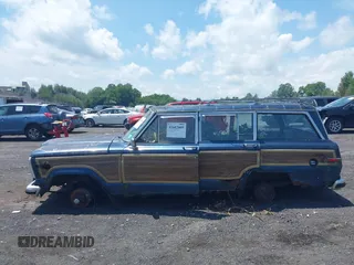 1988 Jeep Grand Wagoneer with VIN 1JCNJ15U7JT237152, listed as a IAAI auction lot 42682009 with 159,950 mi miles and . Bid and sale history available at DreamBid. Image 6.