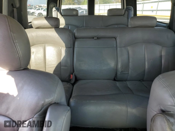2000 Chevrolet Suburban LT with VIN 3GNEC16T2YG136424, listed as a Copart auction lot 74735894 with 495,172 mi miles and Salvage Title. Bid and sale history available at carsss.com. Image 10.