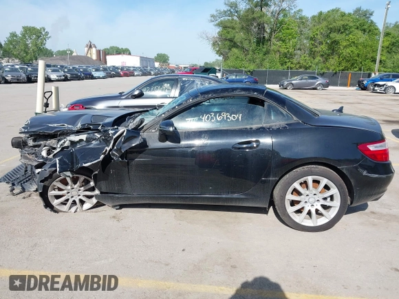 2016 Mercedes-Benz SLK 300 z VIN WDDPK3JA3GF124911, wystawiony jako IAAI lot #42101902 z przebiegiem 44 162 mil mil oraz . Historia ofert i sprzedaży dostępna na DreamBid. Obrazek 14.