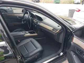 2011 Mercedes-Benz E 350 Luxury z VIN WDDHF8HB1BA427051, wystawiony jako IAAI lot #42091014 z przebiegiem Nie podano mil oraz . Historia ofert i sprzedaży dostępna na DreamBid. Obrazek 5.