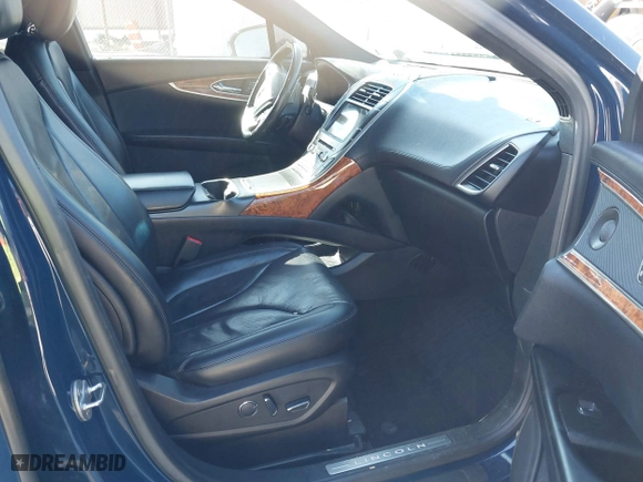 2019 Lincoln Nautilus Reserve with VIN 2LMPJ6LP2KBL12796, listed as a IAAI auction lot 41427007 with 66,445 mi miles. Bid and sale history available at carsss.com. Image 5.