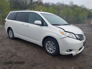 2017 Toyota Sienna XLE Auto Access Seat z VIN 5TDYZ3DC5HS864503, wystawiony jako IAAI lot #42176788 z przebiegiem 113 755 mil mil oraz . Historia ofert i sprzedaży dostępna na DreamBid. Obrazek 1.