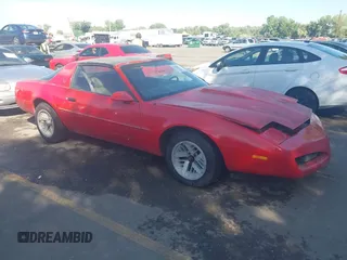 1991 Pontiac Firebird z VIN 1G2FS23F5ML238659, wystawiony jako IAAI lot #42330674 z przebiegiem 127 727 mil mil oraz . Historia ofert i sprzedaży dostępna na DreamBid. Obrazek 1.