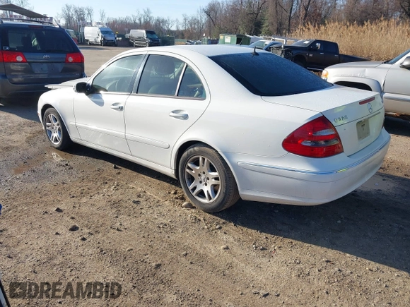 2005 Mercedes-Benz E-Class 3.2L CDI with VIN WDBUF26J75A615933, listed as a IAAI auction lot 41839378 with 124,135 mi miles. Bid and sale history available at carsss.com. Image 3.