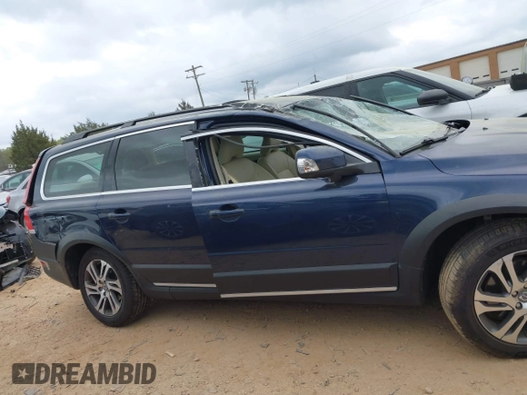 2015 Volvo XC70 T5 Drive-E Premier with VIN YV440MBK7F1209968, listed as a IAAI auction lot 41914571 with 69,668 mi miles and . Bid and sale history available at DreamBid. Image 13.