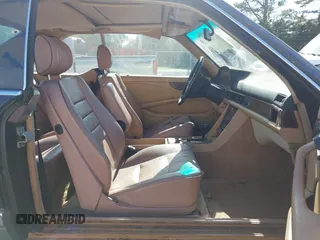 1986 Mercedes-Benz 560 z VIN WDBCA45D7GA200289, wystawiony jako IAAI lot #42313986 z przebiegiem 203 457 mil mil oraz . Historia ofert i sprzedaży dostępna na DreamBid. Obrazek 5.