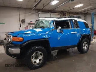 2007 Toyota FJ Cruiser with VIN JTEBU11F770059770, listed as a IAAI auction lot 41663227 with 226,008 mi miles. Bid and sale history available at carsss.com. Image 6.