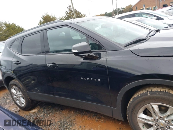 2022 Chevrolet Blazer LT z VIN 3GNKBCR40NS209885, wystawiony jako IAAI lot #41006653 z przebiegiem 34 024 mil mil oraz . Historia ofert i sprzedaży dostępna na DreamBid. Obrazek 12.