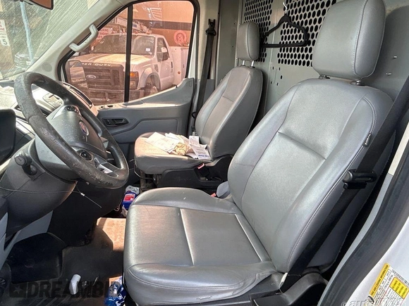 2019 Ford Transit z VIN 1FTBW3XM3KKA14967, wystawiony jako IAAI lot #42375484 z przebiegiem 112 103 mil mil oraz . Historia ofert i sprzedaży dostępna na DreamBid. Obrazek 5.