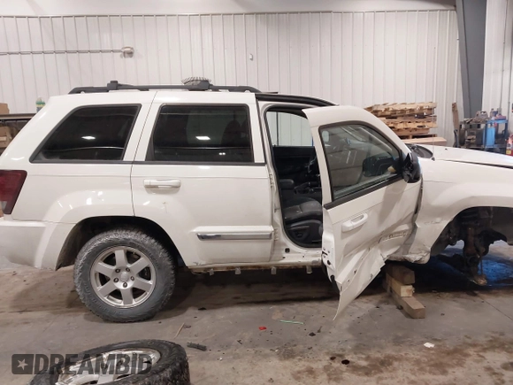 2010 Jeep Grand Cherokee Laredo with VIN 1J4PR4GK7AC126059, listed as a IAAI auction lot 41599058 with 154,192 mi miles. Bid and sale history available at carsss.com. Image 14.