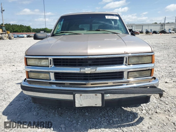 1999 Chevrolet Suburban with VIN 3GNEC16R6XG205408, listed as a Copart auction lot 57169415 with 303,412 mi miles and Salvage title. Bid and sale history available at DreamBid. Image 5.