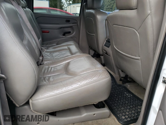 2004 Chevrolet Suburban Z71 with VIN 3GNFK16ZX4G186588, listed as a Copart auction lot 45890635 with 240,898 mi miles and Clean Title. Bid and sale history available at carsss.com. Image 11.