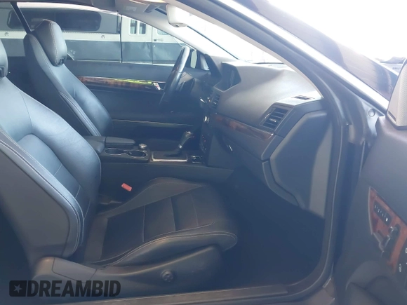 2013 Mercedes-Benz E-Class E 350 with VIN WDDKK5KF6DF198996, listed as a IAAI auction lot 42152169 with 164,470 mi miles. Bid and sale history available at carsss.com. Image 5.