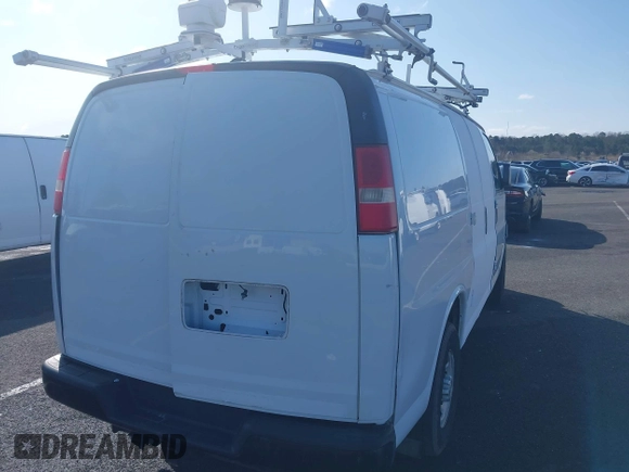 2015 Chevrolet Express Cargo with VIN 1GCWGFCF1F1161498, listed as a IAAI auction lot 41878871 with 157,365 mi miles. Bid and sale history available at carsss.com. Image 4.