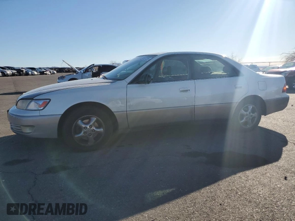 1999 Lexus ES 300 z VIN JT8BF28G4X5060914, wystawiony jako Copart lot #45912725 z przebiegiem 197 401 mil mil oraz Szkoda całkowita • Salvage title. Historia ofert i sprzedaży dostępna na DreamBid. Obrazek 1.