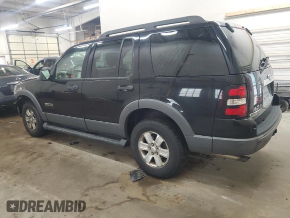 2006 Ford Explorer XLT z VIN 1FMEU73E06UB02857, wystawiony jako Copart lot #57403205 z przebiegiem 186 605 mil mil oraz Szkoda całkowita • Salvage title. Historia ofert i sprzedaży dostępna na DreamBid. Obrazek 2.