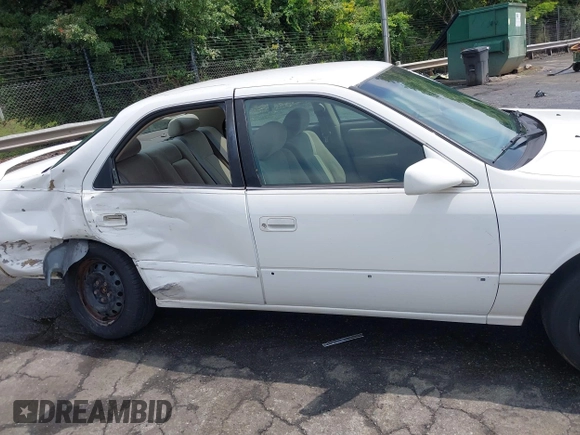 2001 Toyota Camry CE z VIN 4T1BG22KX1U767696, wystawiony jako IAAI lot #42271803 z przebiegiem 130 927 mil mil oraz . Historia ofert i sprzedaży dostępna na DreamBid. Obrazek 13.