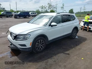 2021 Volkswagen Tiguan SE z VIN 3VV2B7AX5MM057743, wystawiony jako IAAI lot #42471192 z przebiegiem 80 133 mil mil oraz . Historia ofert i sprzedaży dostępna na DreamBid. Obrazek 17.