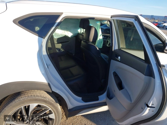 2019 Hyundai Tucson Sport with VIN KM8J33AL1KU838499, listed as a IAAI auction lot 41317832 with 71,594 mi miles. Bid and sale history available at carsss.com. Image 8.