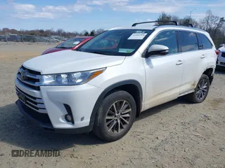 2017 Toyota Highlander XLE z VIN 5TDJZRFH4HS453655, wystawiony jako IAAI lot #41806202 z przebiegiem 152 567 mil mil oraz . Historia ofert i sprzedaży dostępna na DreamBid. Obrazek 2.