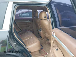 2006 Porsche Cayenne z VIN WP1AA29P46LA25308, wystawiony jako IAAI lot #42432804 z przebiegiem 184 080 mil mil oraz . Historia ofert i sprzedaży dostępna na DreamBid. Obrazek 8.