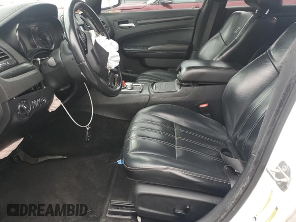 2016 Chrysler 300 S z VIN 2C3CCABG2GH152103, wystawiony jako Copart lot #54530625 z przebiegiem 217 656 mil mil oraz Szkoda całkowita • Salvage title. Historia ofert i sprzedaży dostępna na DreamBid. Obrazek 7.