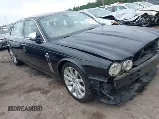 2008 Jaguar XJ Vanden Plas z VIN SAJWA82B98SH20325, wystawiony jako IAAI lot #42171765 z przebiegiem 73 317 mil mil oraz . Historia ofert i sprzedaży dostępna na DreamBid. Obrazek 1.