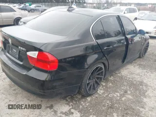 2007 BMW 3 Series 328i with VIN WBAVC53517FZ72390, listed as a IAAI auction lot 41800881 with 179,297 mi miles and . Bid and sale history available at carsss.com. Image 4.