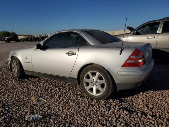 1998 Mercedes-Benz SLK-Class with VIN WDBKK47F5WF073700, listed as a Copart auction lot 66996724 with 131,182 mi miles and Salvage Title. Bid and sale history available at carsss.com. Image 2.