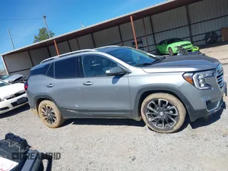 2023 GMC Terrain SLT z VIN 3GKALPEG0PL253752, wystawiony jako IAAI lot #41728046 z przebiegiem 35 829 mil mil oraz . Historia ofert i sprzedaży dostępna na DreamBid. Obrazek 13.