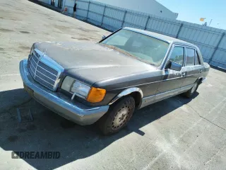 1986 Mercedes-Benz 420 Series 420SEL with VIN WDBCA35DXGA210633, listed as a Copart auction lot 69728644 with 177,870 mi miles and Salvage Title. Bid and sale history available at carsss.com. Image 1.