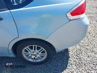 2008 Ford Focus SE z VIN 1FAHP35N58W226540, wystawiony jako IAAI lot #42383245 z przebiegiem 183 312 mil mil oraz . Historia ofert i sprzedaży dostępna na DreamBid. Obrazek 6.