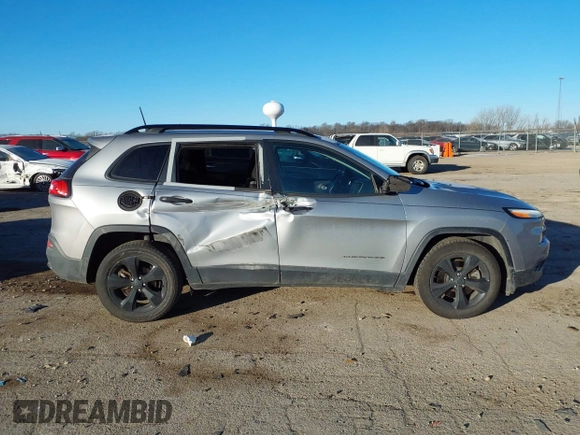 2017 Jeep Cherokee Altitude z VIN 1C4PJLAB3HW508050, wystawiony jako IAAI lot #41430524 z przebiegiem 120 819 mil mil oraz . Historia ofert i sprzedaży dostępna na DreamBid. Obrazek 13.
