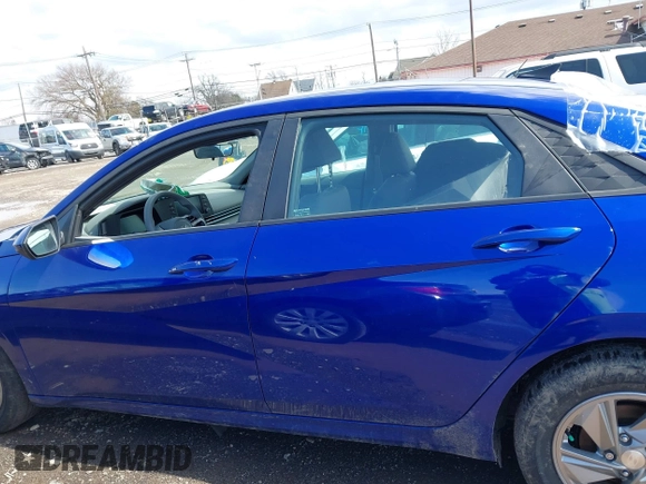 2024 Hyundai Elantra SE z VIN KMHLL4DG8RU782505, wystawiony jako IAAI lot #41934014 z przebiegiem 21 137 mil mil oraz . Historia ofert i sprzedaży dostępna na DreamBid. Obrazek 14.