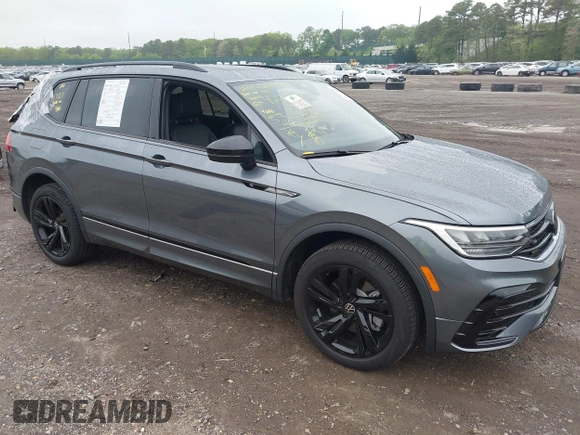 2024 Volkswagen Tiguan SE R-Line Black с VIN 3VV8B7AX4RM136788, выставлен на аукционе IAAI как лот 42246926 с пробегом 5 342 миль миль и . История ставок и продаж доступна на DreamBid. Изображение 1.