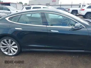 2013 Tesla Model S с VIN 5YJSA1DG9DFP06457, выставлен на аукционе IAAI как лот 42432903 с пробегом 108 007 миль миль и . История ставок и продаж доступна на DreamBid. Изображение 13.