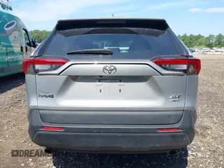2021 Toyota RAV4 XLE с VIN 2T3P1RFV2MC177476, выставлен на аукционе IAAI как лот 42603949 с пробегом 39 457 миль миль и . История ставок и продаж доступна на DreamBid. Изображение 16.