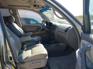 2007 Toyota Sequoia SR5 with VIN 5TDZT34A17S294129, listed as a IAAI auction lot 41880711 with 289,333 mi miles. Bid and sale history available at carsss.com. Image 5.