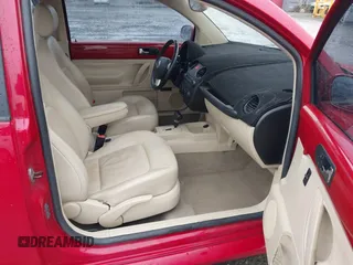2006 Volkswagen New Beetle Coupe with VIN 3VWSR31CX6M406198, listed as a IAAI auction lot 41354662 with 175,158 mi miles. Bid and sale history available at carsss.com. Image 5.