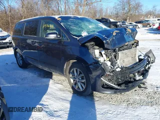 2020 Kia Sedona EX with VIN KNDMB5C11L6642600, listed as a IAAI auction lot 41332168 with 83,302 mi miles. Bid and sale history available at carsss.com. Image 1.