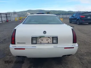1998 Cadillac Eldorado z VIN 1G6EL12Y2WU603722, wystawiony jako IAAI lot #41879733 z przebiegiem 81 780 mil mil oraz . Historia ofert i sprzedaży dostępna na DreamBid. Obrazek 16.