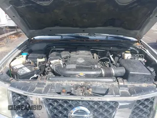 2008 Nissan Frontier LE z VIN 1N6AD09W18C435584, wystawiony jako IAAI lot #41998922 z przebiegiem 154 507 mil mil oraz . Historia ofert i sprzedaży dostępna na DreamBid. Obrazek 10.