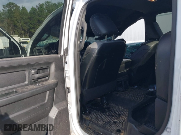 2024 Ram 2500 Tradesman with VIN 3C6UR5HJXRG151946, listed as a IAAI auction lot 40958376 with 29,948 mi miles. Bid and sale history available at carsss.com. Image 8.