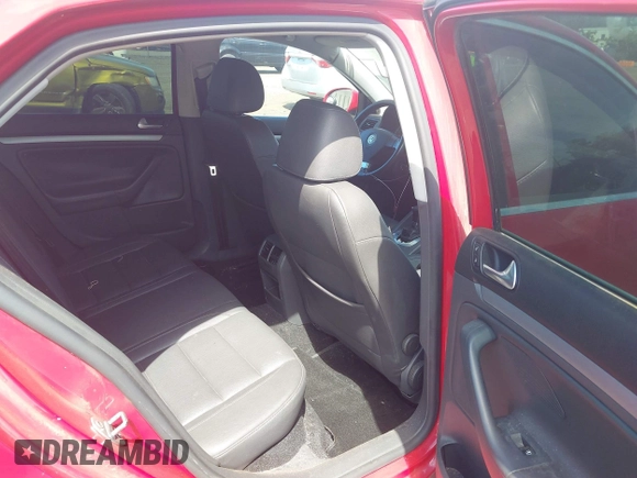 2008 Volkswagen Jetta SE z VIN 3VWRZ71K58M111090, wystawiony jako IAAI lot #42781236 z przebiegiem 121 724 mil mil oraz . Historia ofert i sprzedaży dostępna na DreamBid. Obrazek 8.
