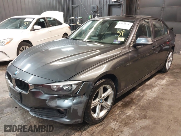 2015 BMW 3 Series 320i xDrive z VIN WBA3C3G57FNS76157, wystawiony jako IAAI lot #42042392 z przebiegiem 93 756 mil mil oraz . Historia ofert i sprzedaży dostępna na DreamBid. Obrazek 19.